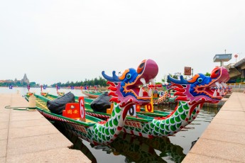 万丞升集团“同舟共济·逐浪夏日”水上对抗赛